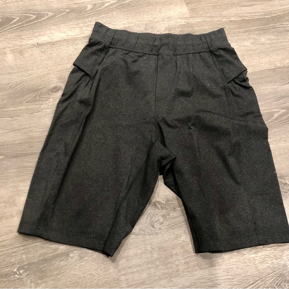 Lululemon men’s gray jersey knit workout short, unlined. Medium